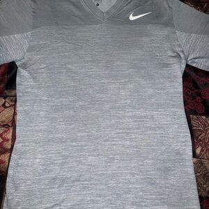 Nike Men's AeroVent Dri-Fit Pixel Gray V-Neck Tee
